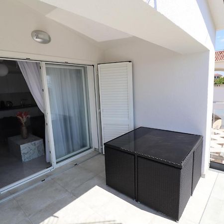 Vrsi Apartments Bagian luar foto