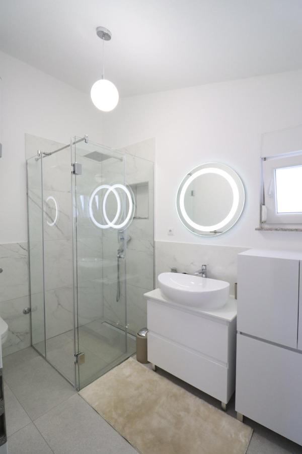 Vrsi Apartments Bagian luar foto