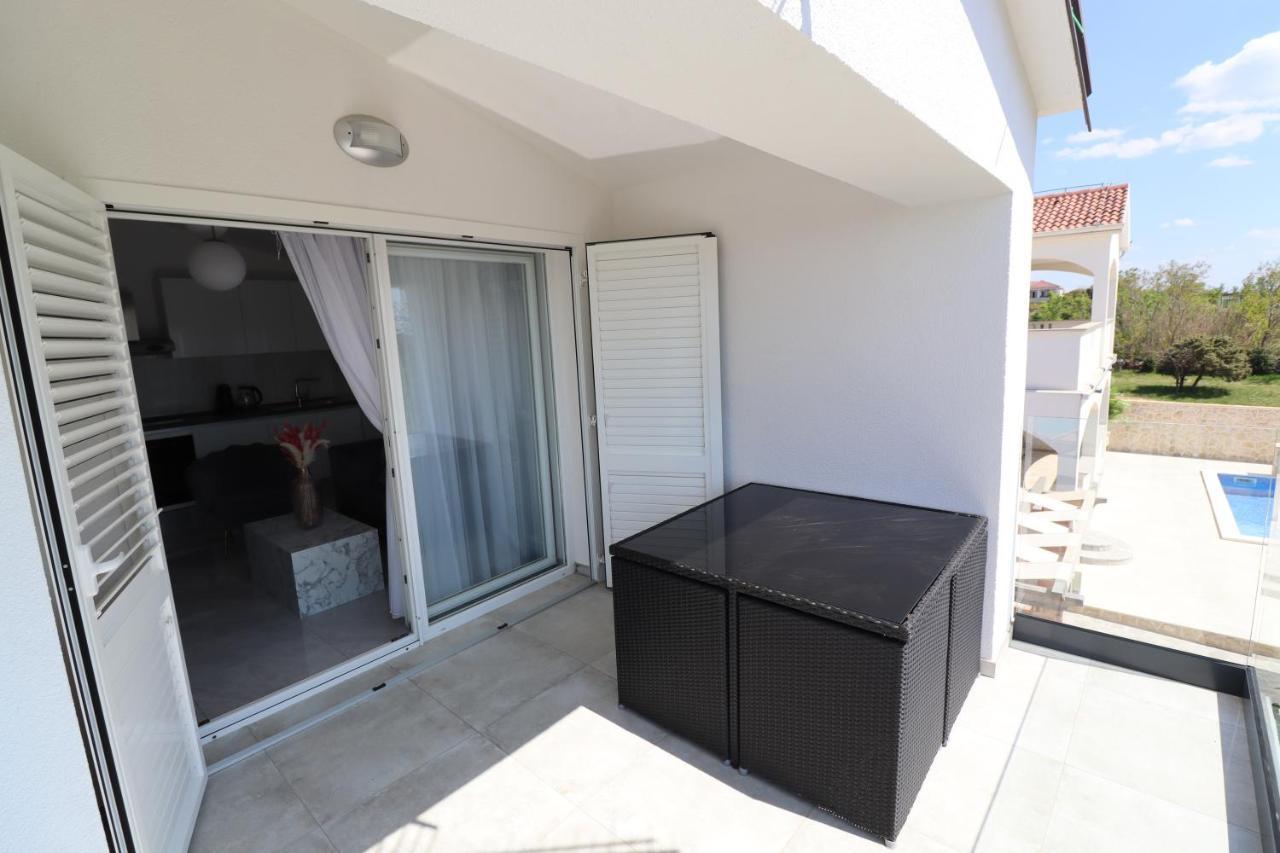 Vrsi Apartments Bagian luar foto