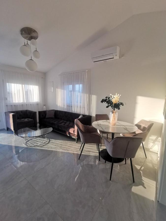 Vrsi Apartments Bagian luar foto