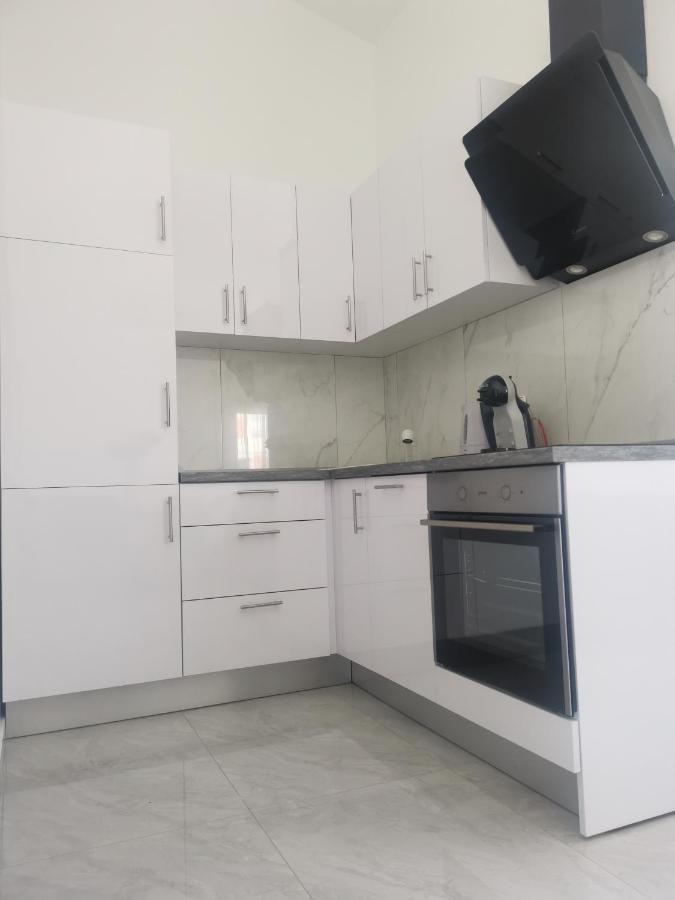 Vrsi Apartments Bagian luar foto